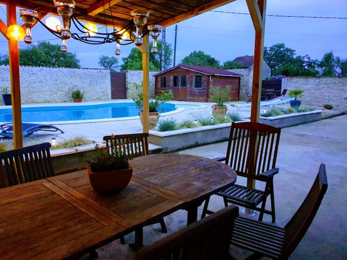 Mas De La Piniere Bed & Breakfast Mauprevoir Exterior photo